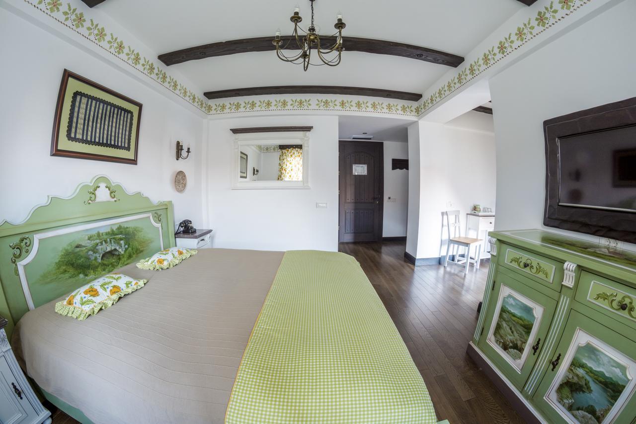 Hotel Conacu' Boierului à Ponoarele  Extérieur photo